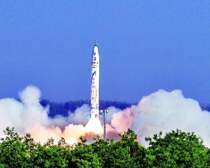 首枚商业火箭“重庆两江之星”升空